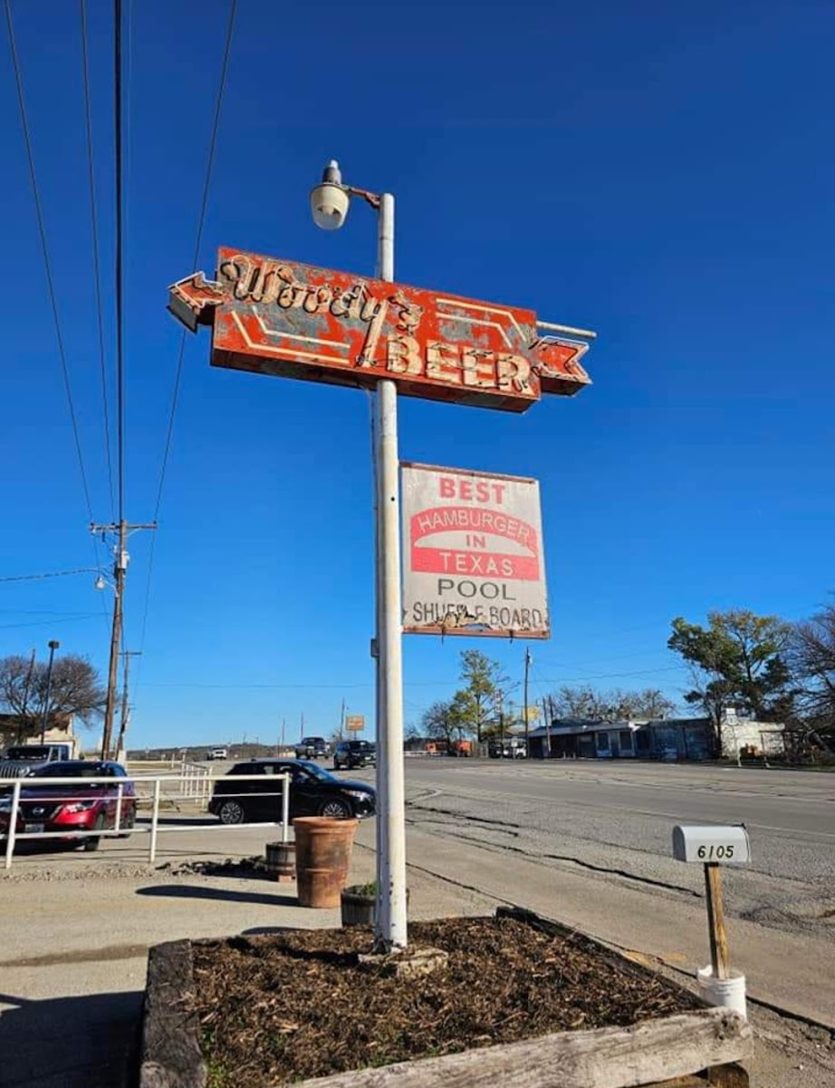 Woody's Bar & Grill - Photo 3