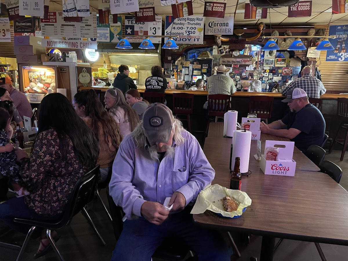 Woody's Bar & Grill - Photo 5