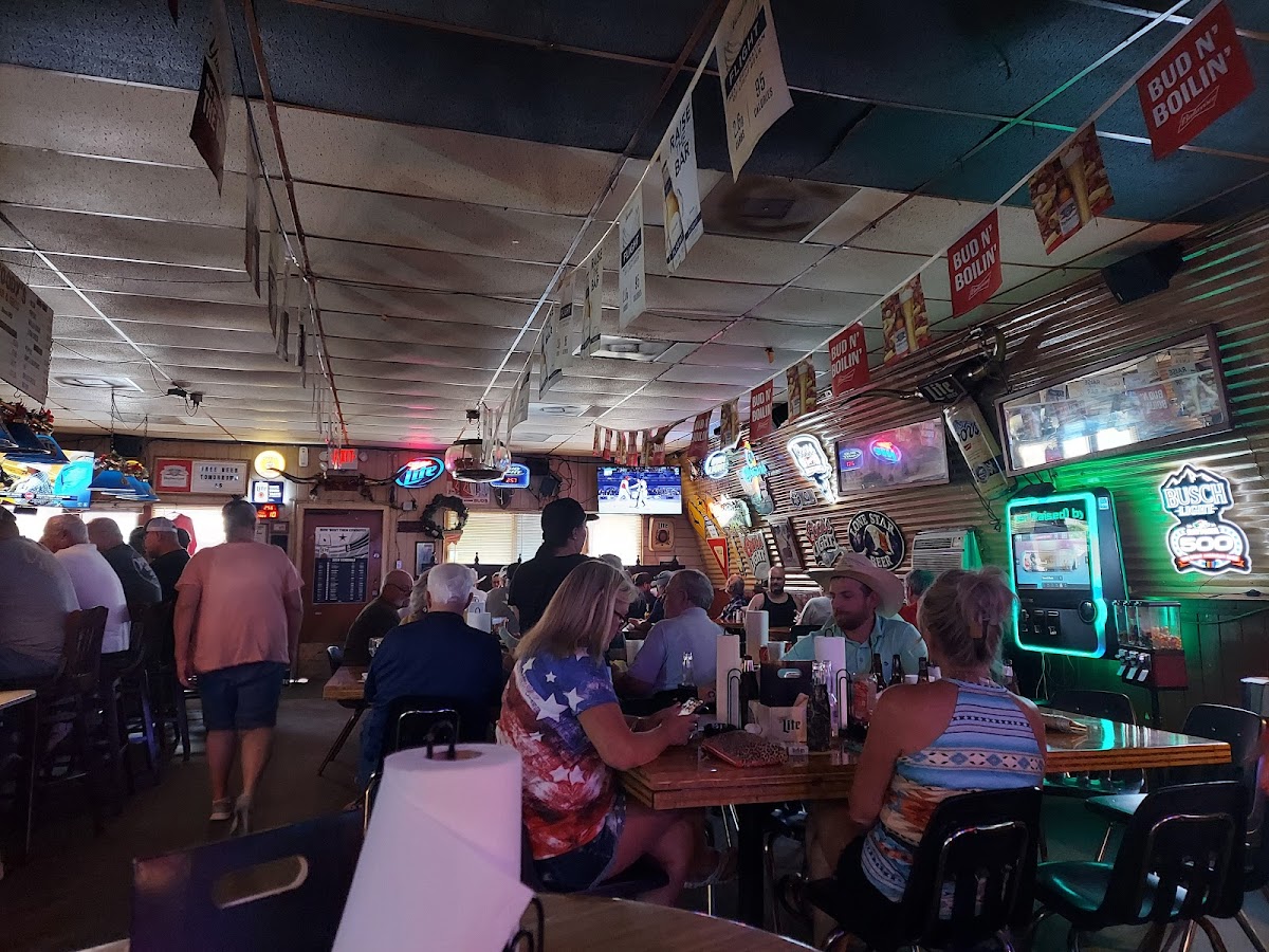 Woody's Bar & Grill - Photo 6