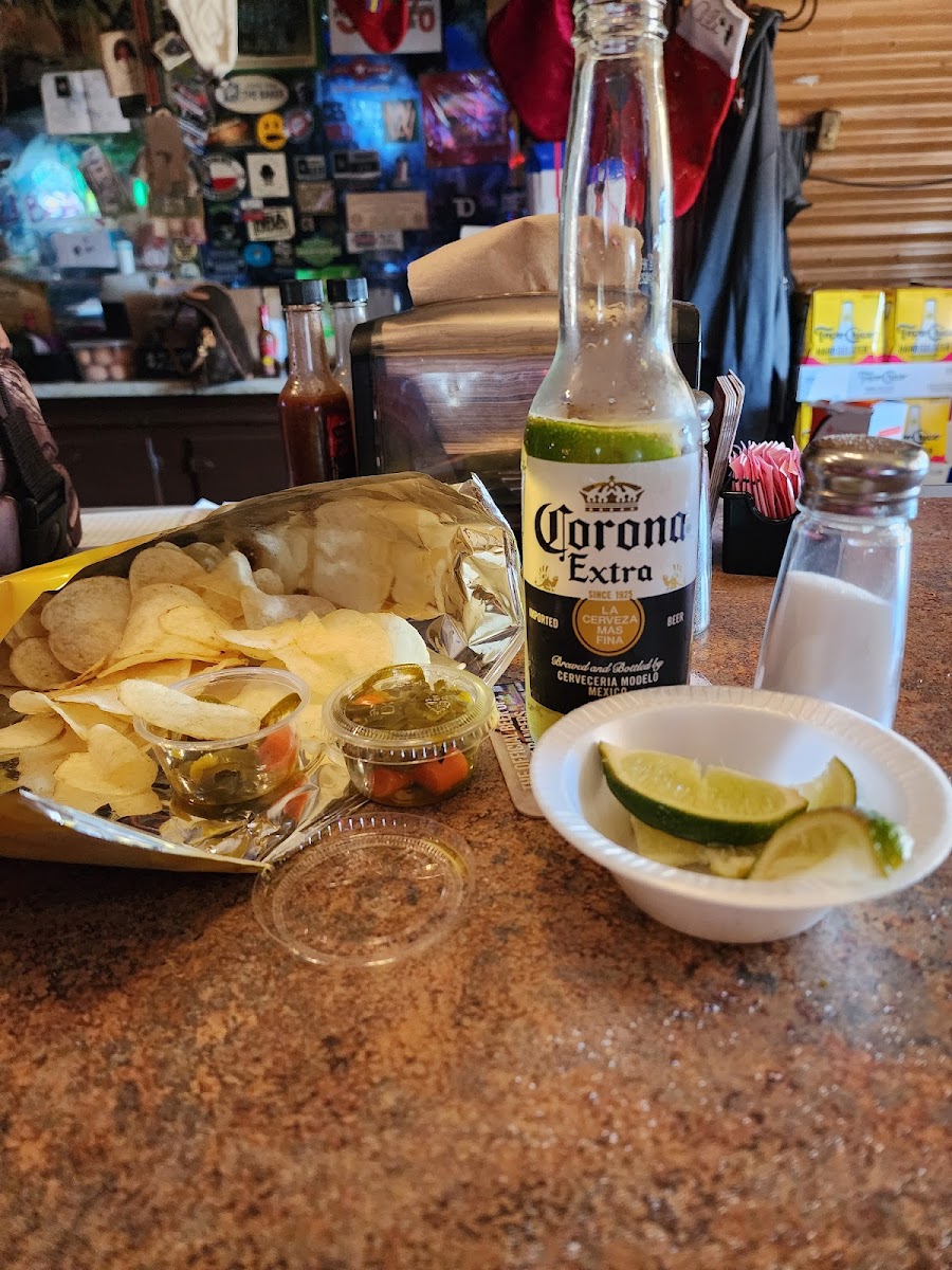 Woody's Bar & Grill - Photo 8