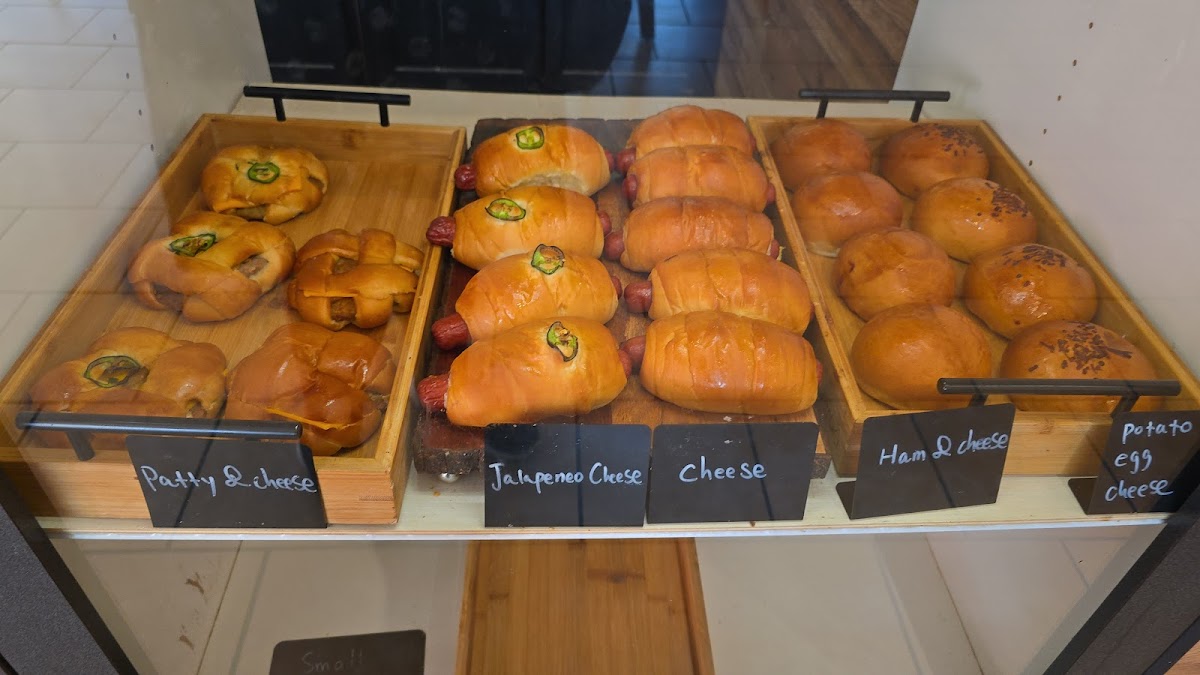 Petalia brews & bites - Photo 6