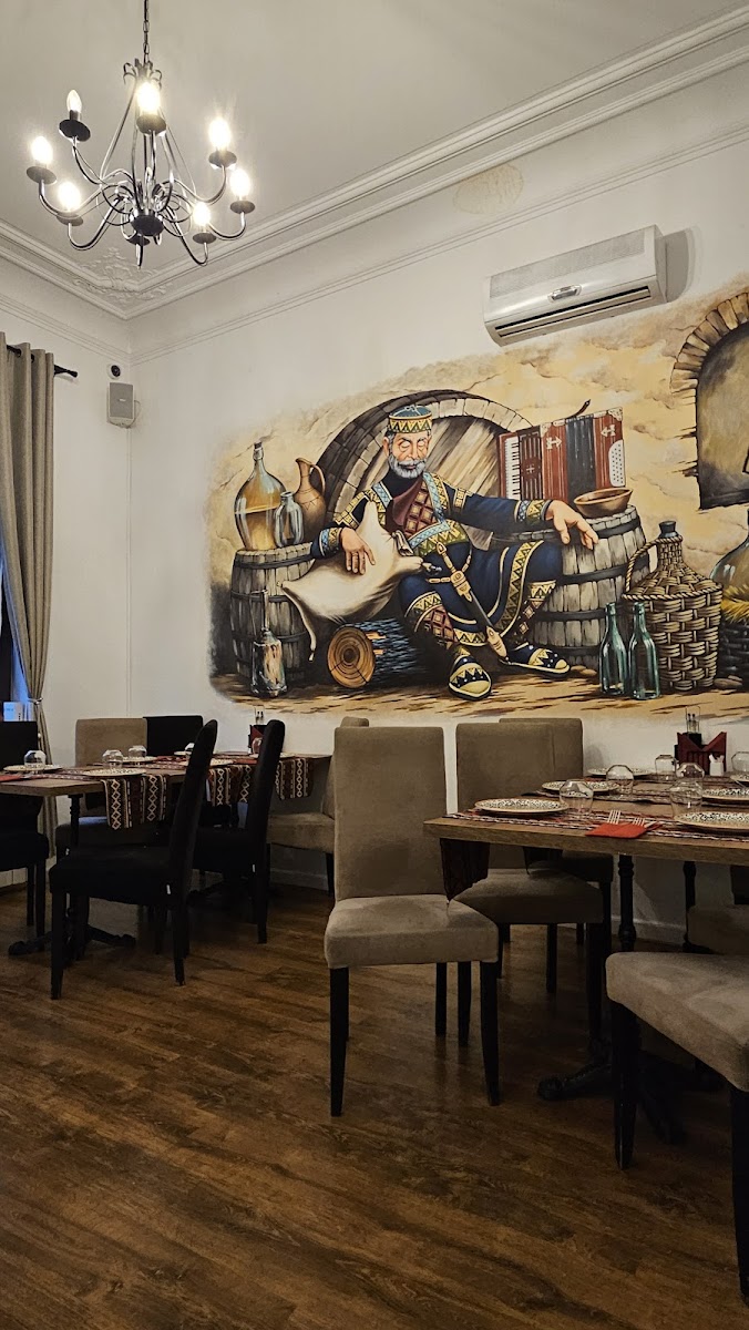 Taverna Georgia - Photo 2