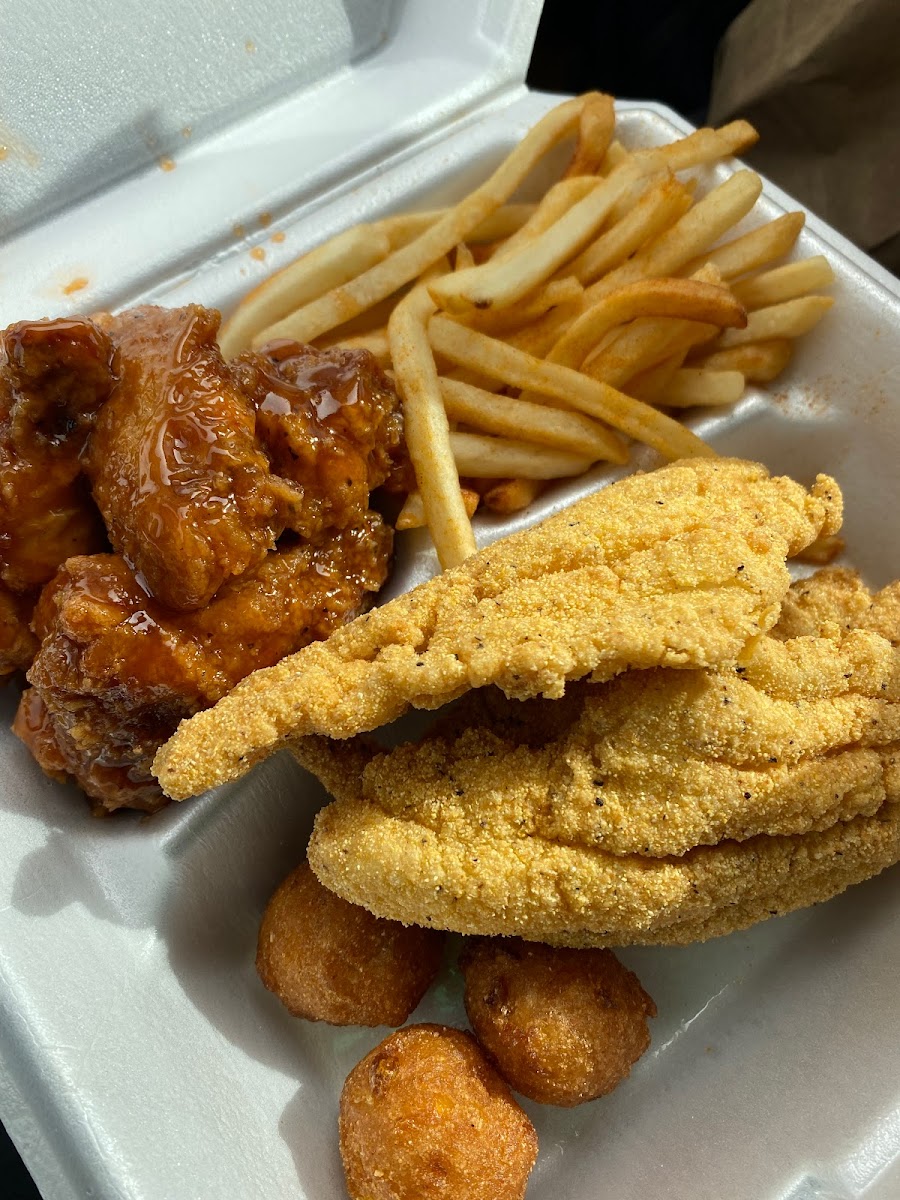 Harvey's Fish Hut Too - Photo 4