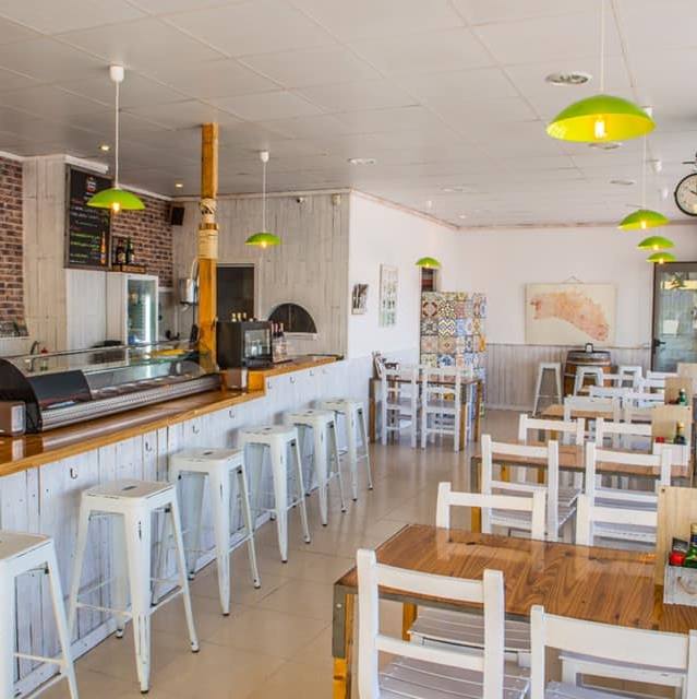 Bar cafeteria quedamos - Photo 2