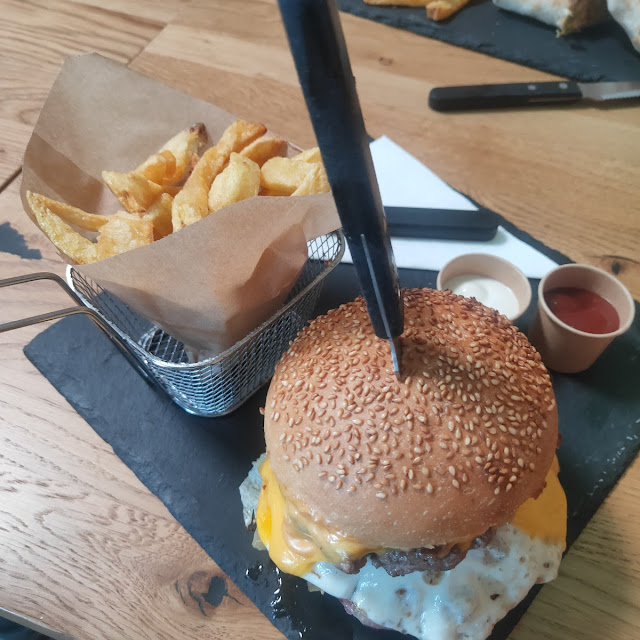 Burger 3ème mi-temps Avec Des Frites Maison