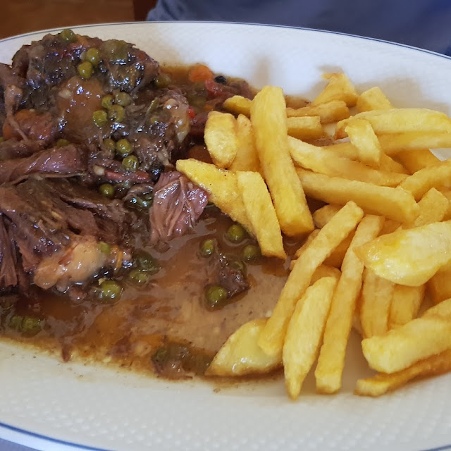 Oxtail with Potatoes Chips