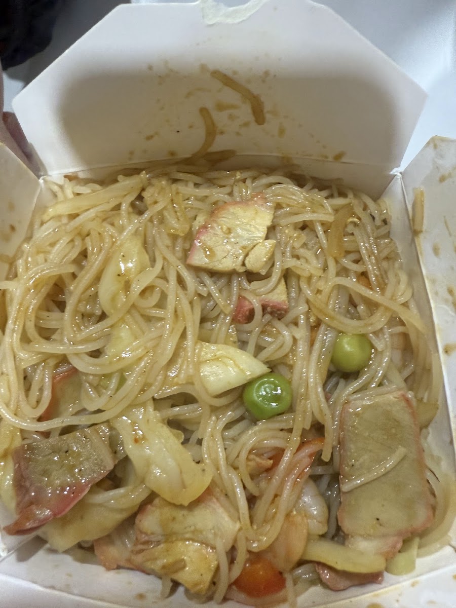 Sushi & Noodle Canteen - Photo 2