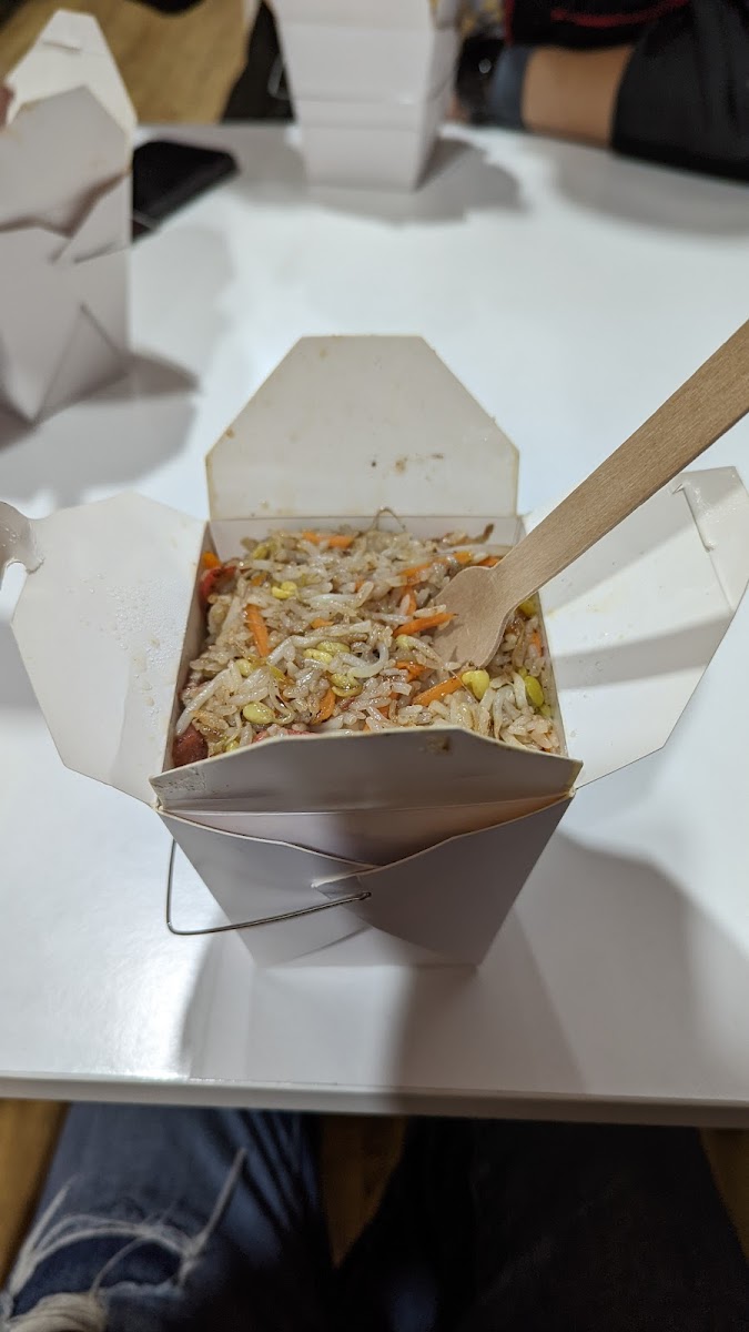 Sushi & Noodle Canteen - Photo 5