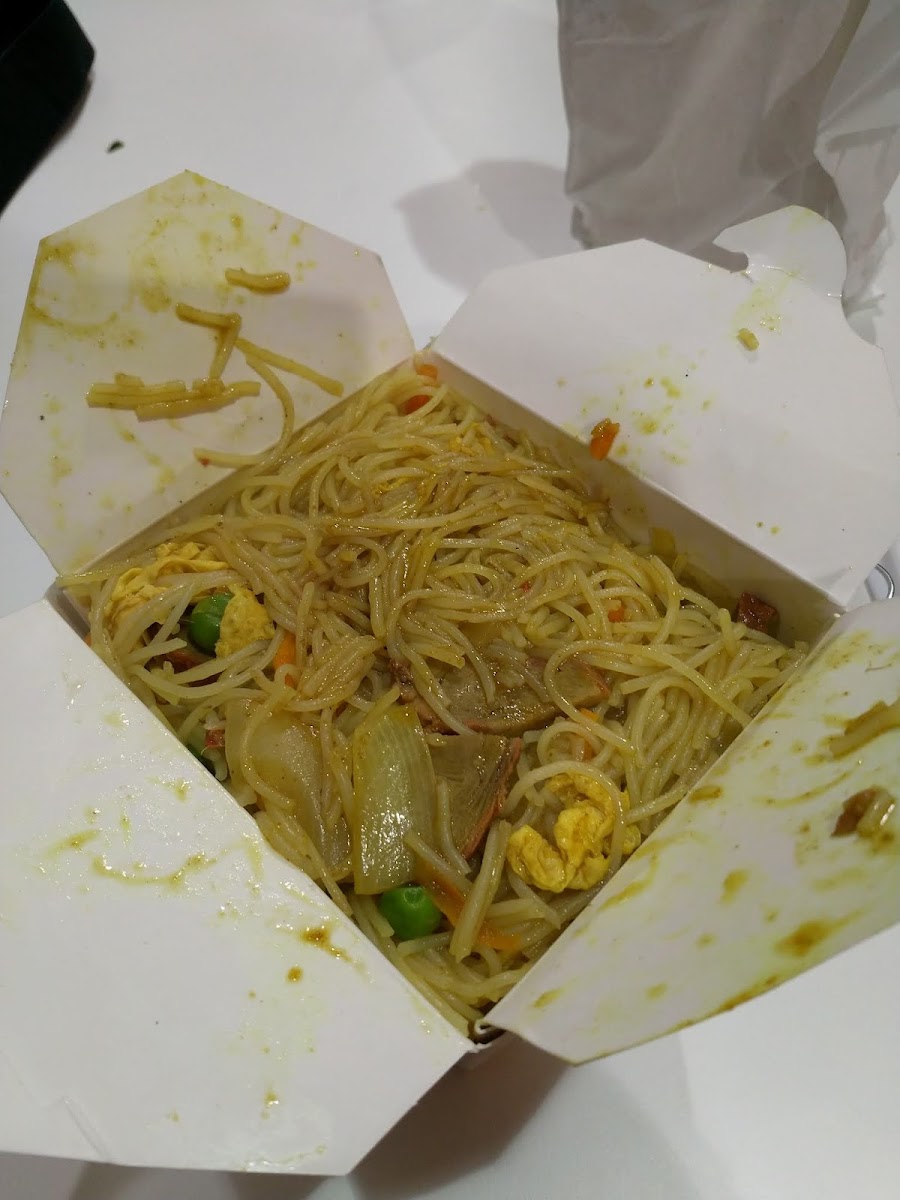 Sushi & Noodle Canteen - Photo 6