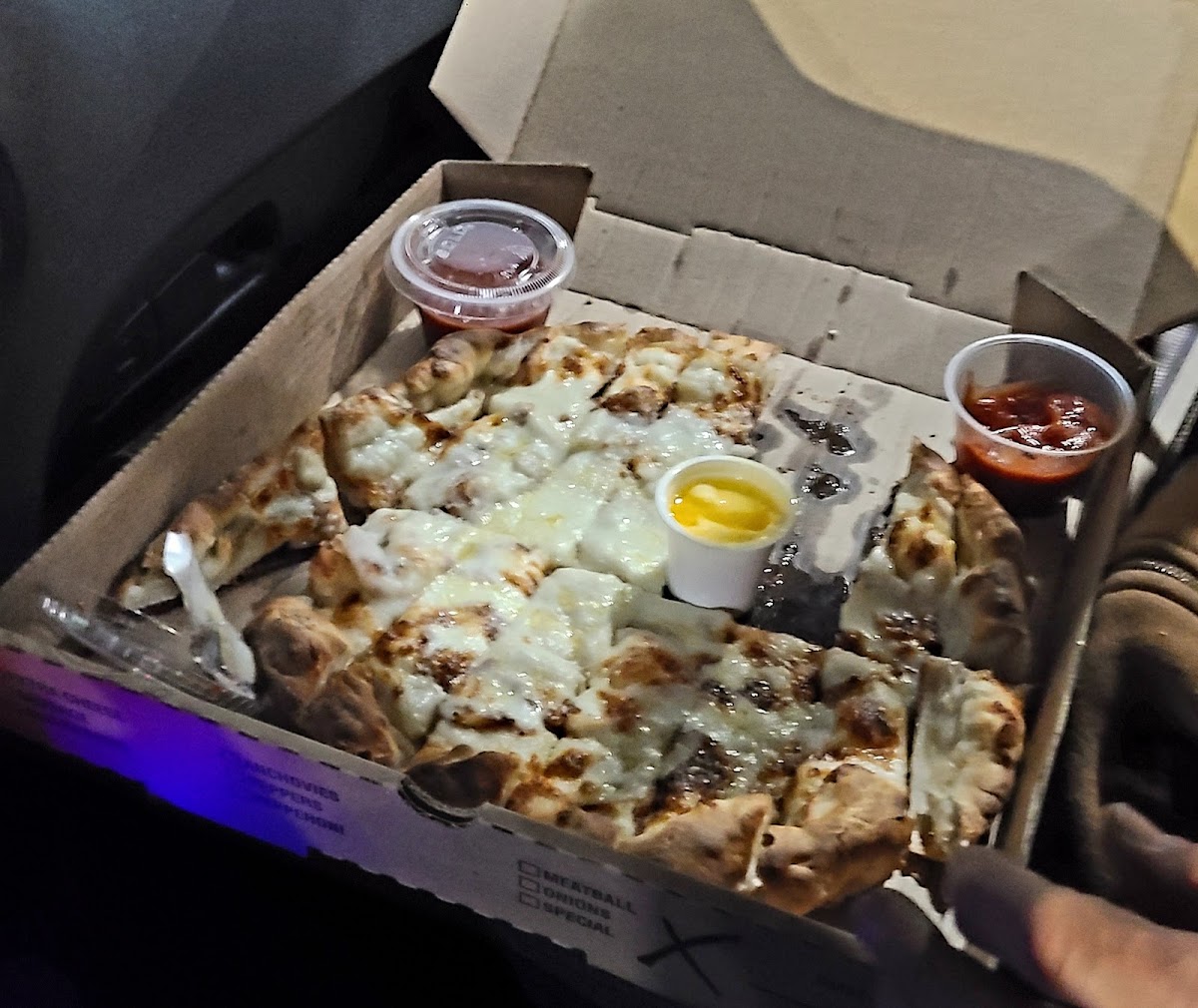 500 East Main Pizza - Photo 3