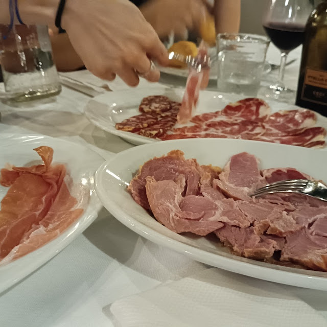 Salumi Misti Con Tortafritta Cipolline Insalata Russa