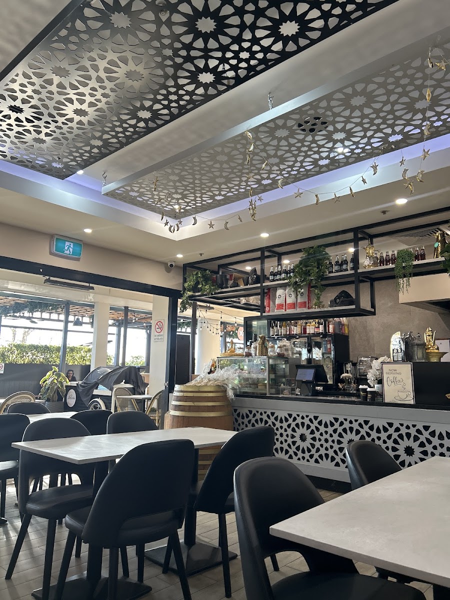 La Roche Restaurant - Photo 9