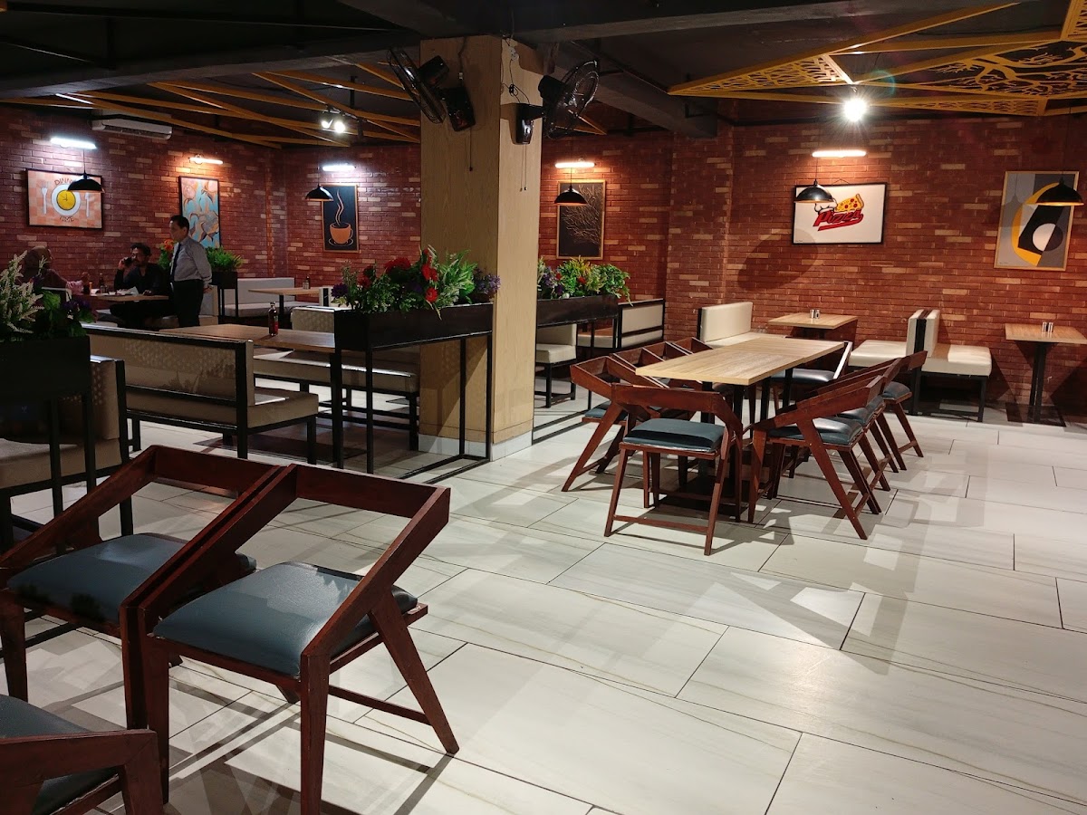 Whites Castle Pizza Sheikhupura - Photo 3