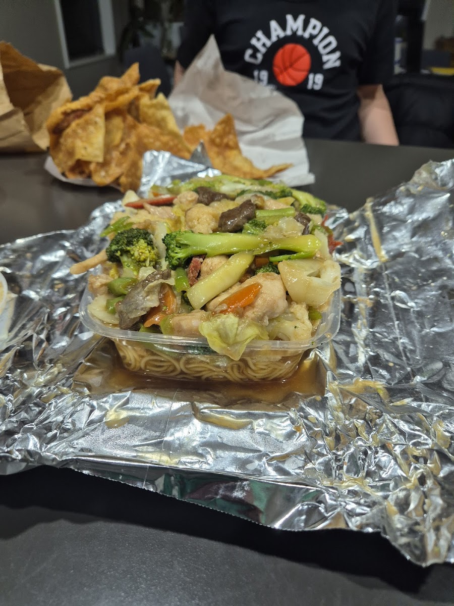 Moon Wah Takeaways - Photo 1