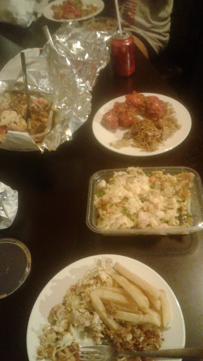 Moon Wah Takeaways - Photo 6