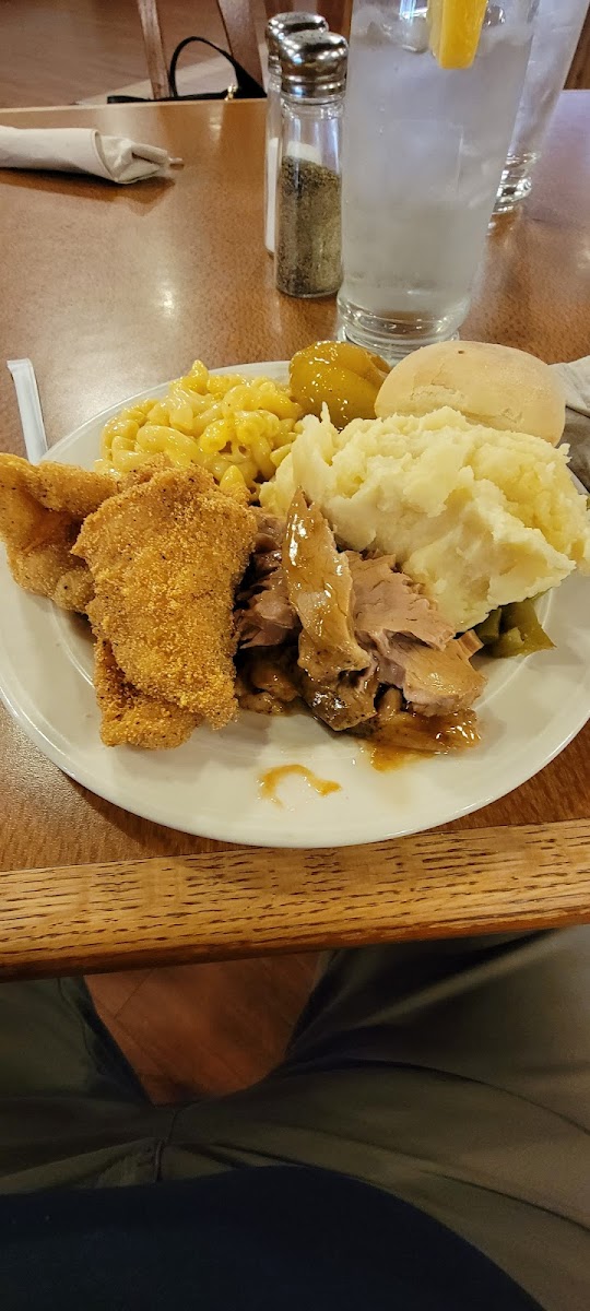 Hidden Waters Restaurant - Photo 5