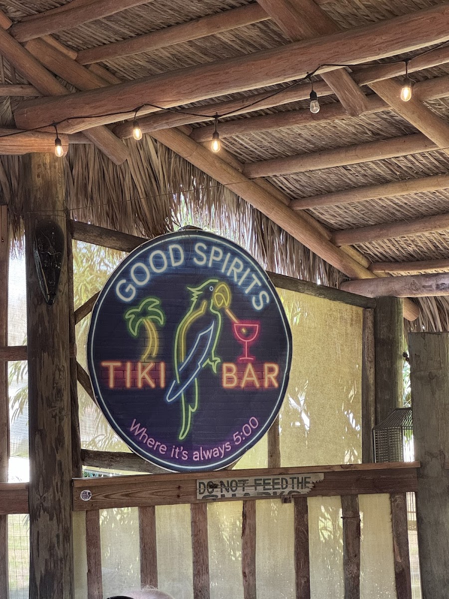 Good Spirits Lounge - Photo 6