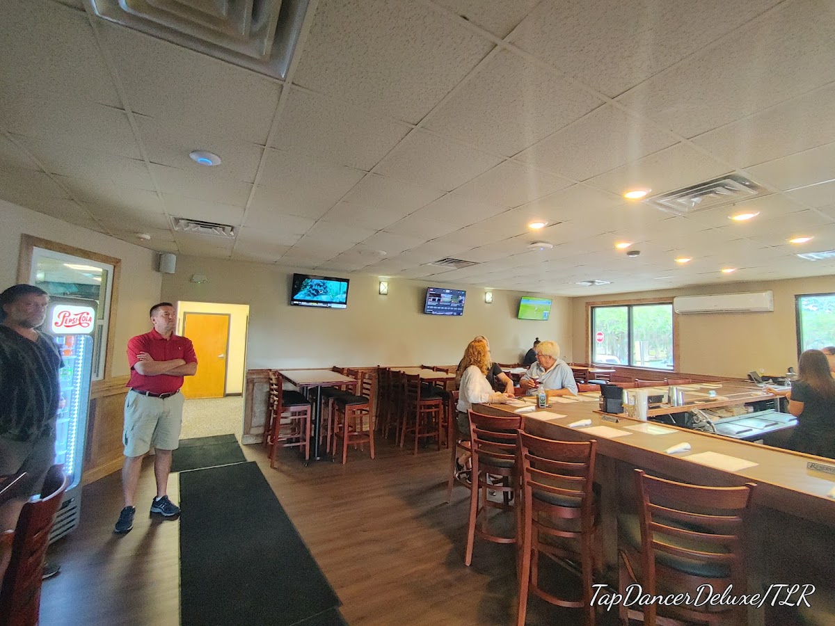 Loopers Par & Grille - Photo 2