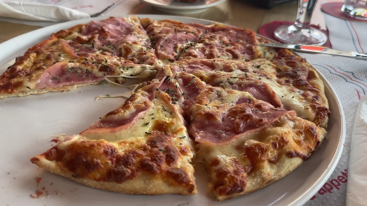 Pizzeria Alhambra - Photo 1