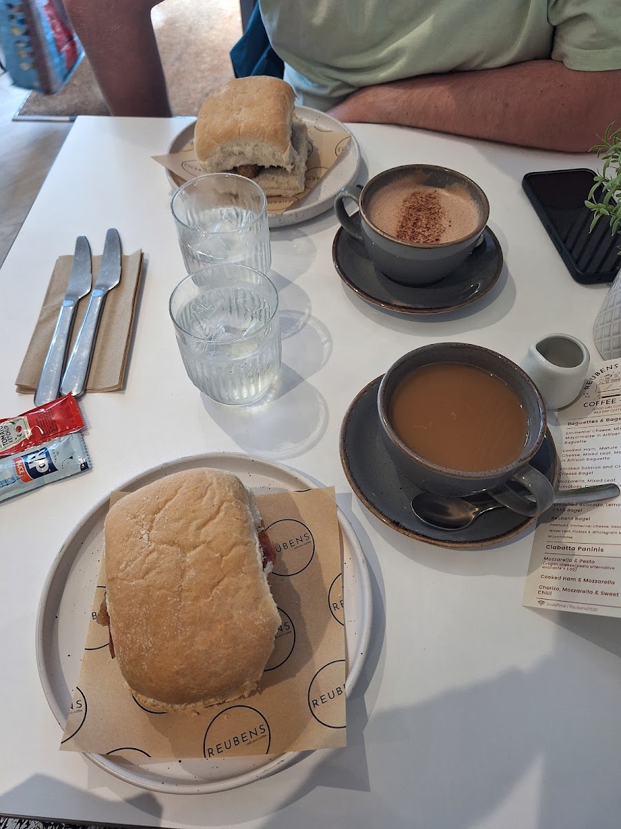 Reubens Cafe and Coffee - Photo 9