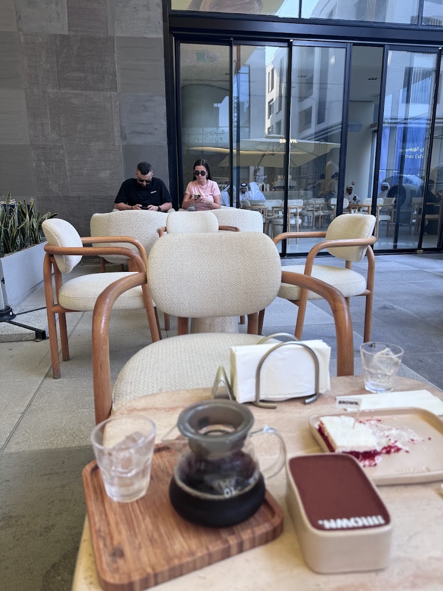 Brown Cafe | West Walk - Photo 2