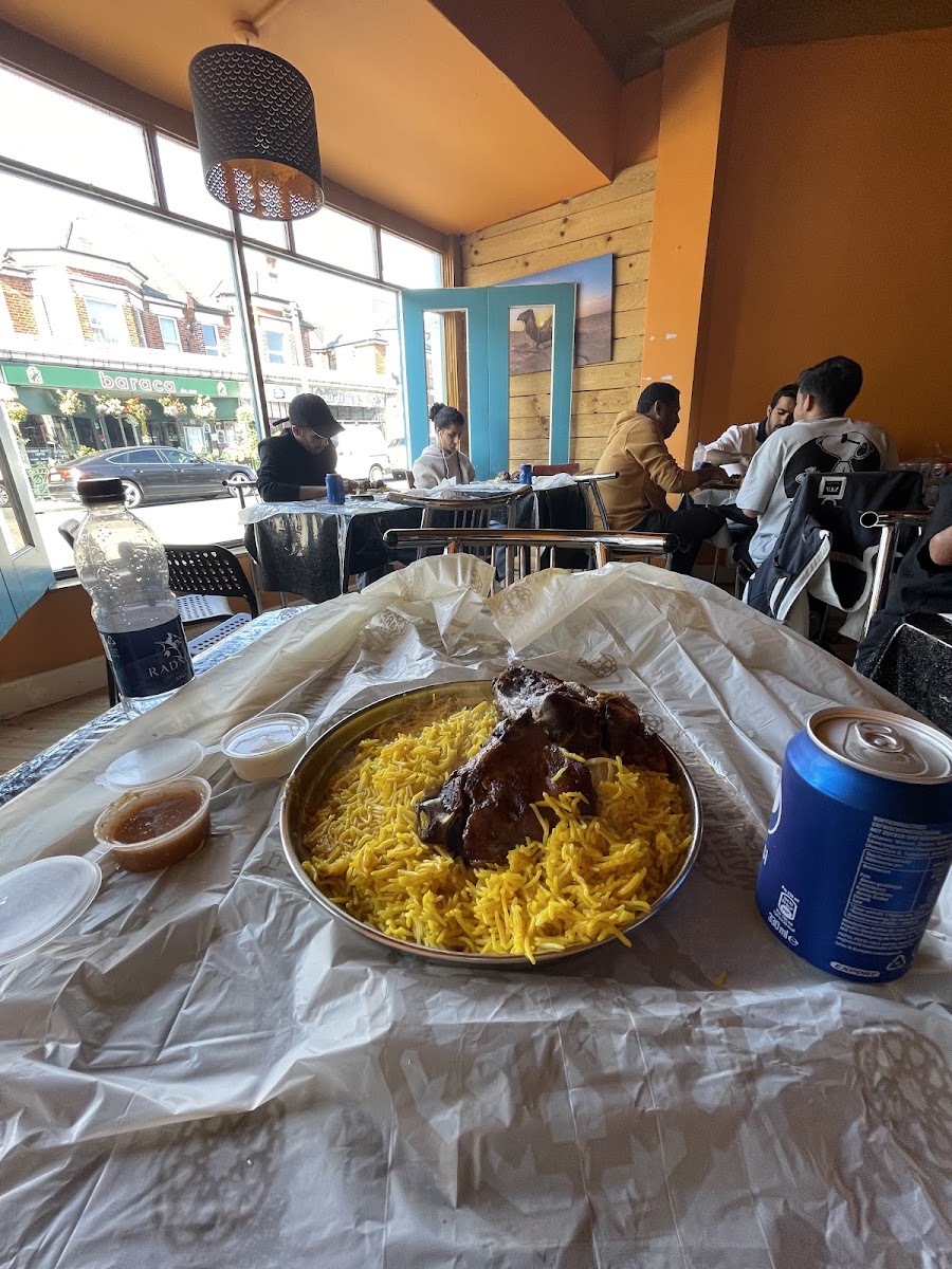 Almadina resturant & cafe - Photo 4