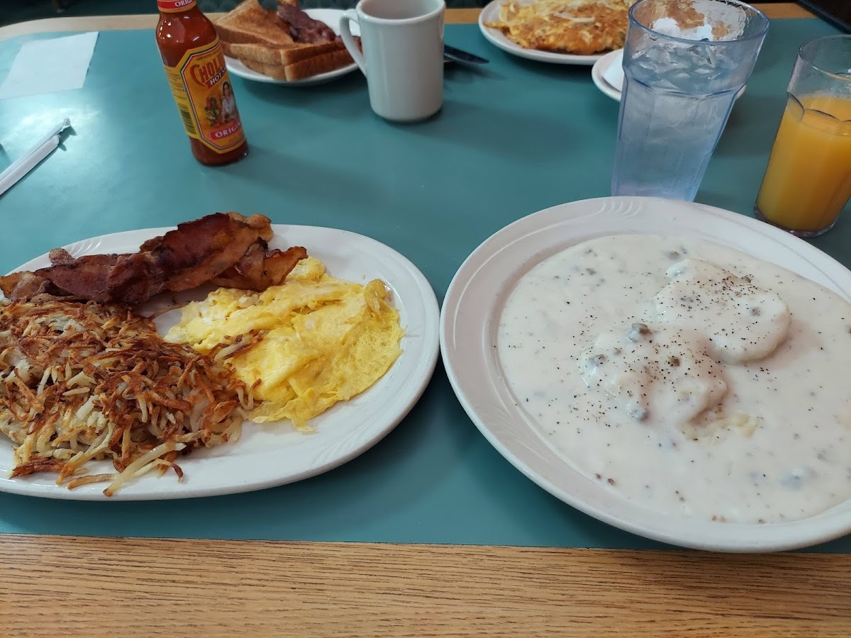 Apple Tree Family Restaurant - Photo 4