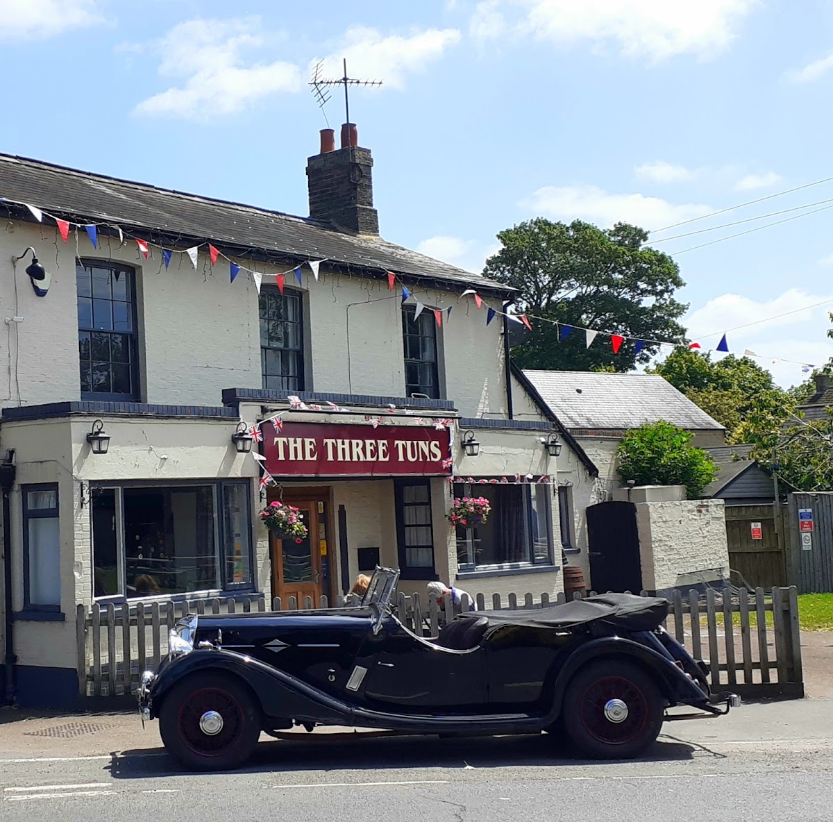 The Three Tuns - Photo 2