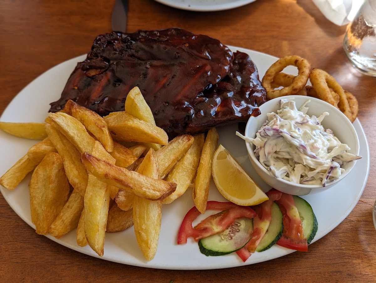 Stone Lion Tavern - Photo 3