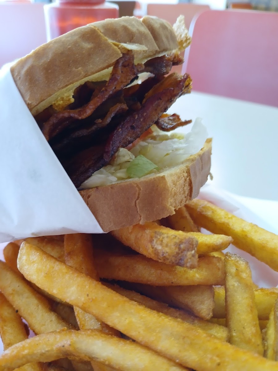 Dairy King - 910 Elm St