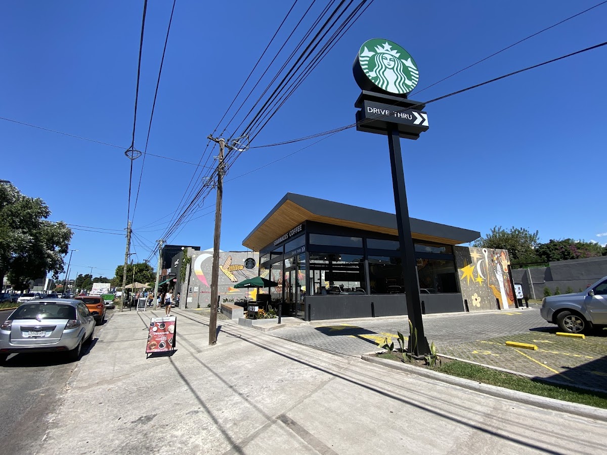 Starbucks Drive-Thru - Provincia de Buenos Aires - Photo 3