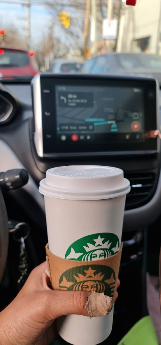 Starbucks Drive-Thru - Provincia de Buenos Aires - Photo 4