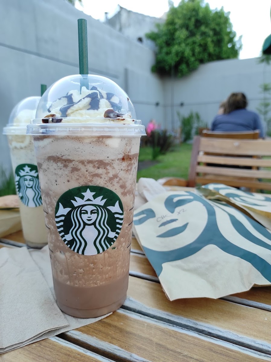 Starbucks Drive-Thru - Provincia de Buenos Aires - Photo 6
