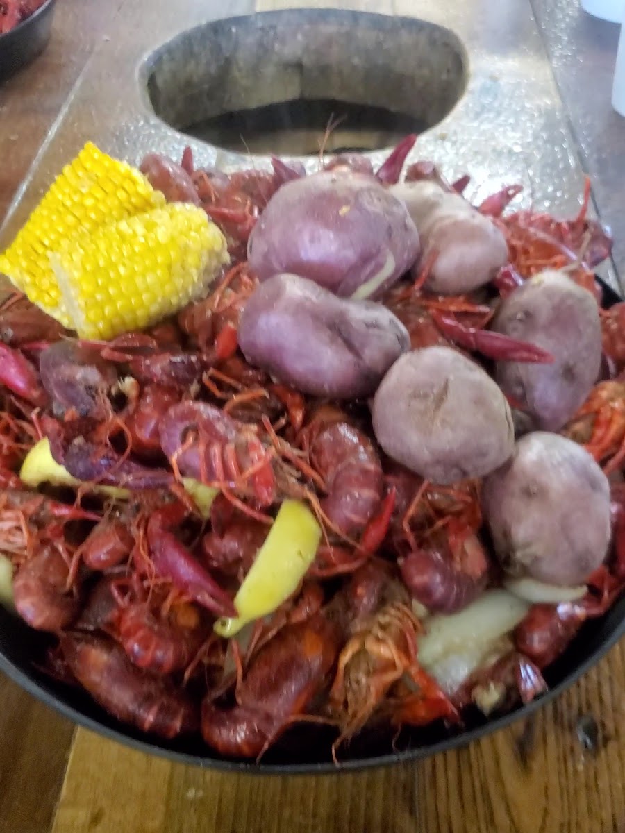 Crawfish Shack - 211 E End Blvd S - Photo 1