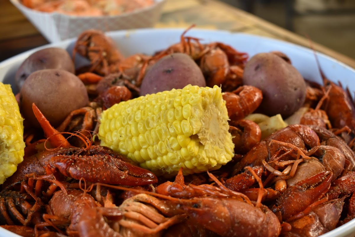 Crawfish Shack - 211 E End Blvd S - Photo 2