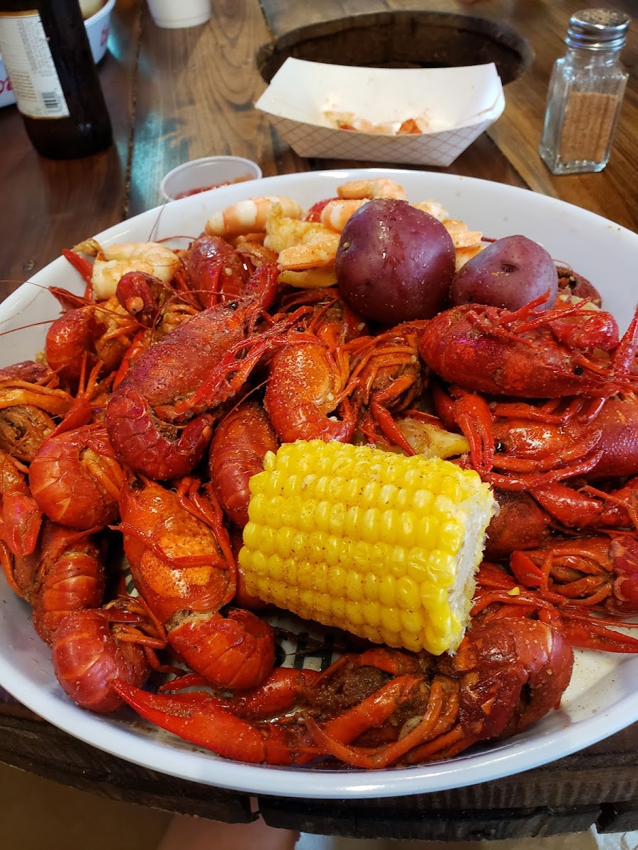 Crawfish Shack - 211 E End Blvd S - Photo 4