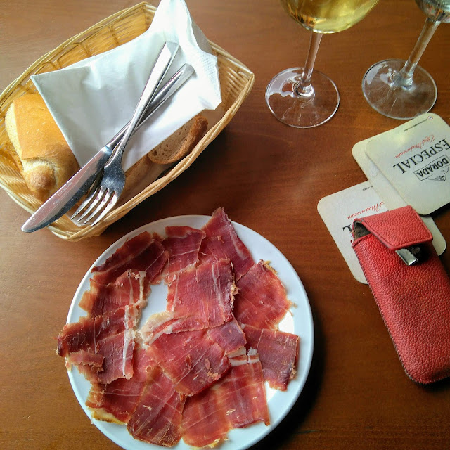 Jamon Iberico Vino Albariño de Galicia