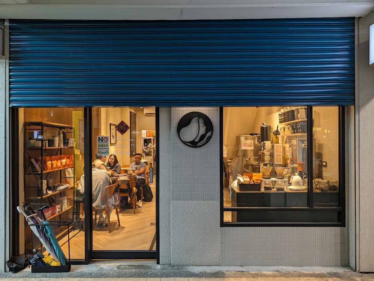 Louisa Coffee 路易莎咖啡 (古亭門市 捷運三號出口) - Roosevelt Rd
