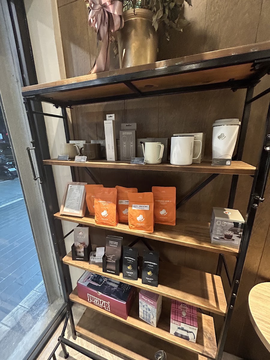 Louisa Coffee 路易莎咖啡 (古亭門市 捷運三號出口) - Roosevelt Rd - Photo 2