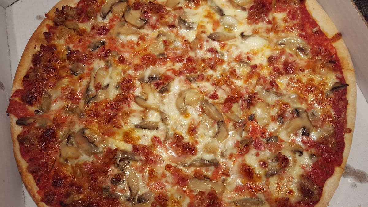 Joe's Pizza - 23 W Stephenson St - Photo 8