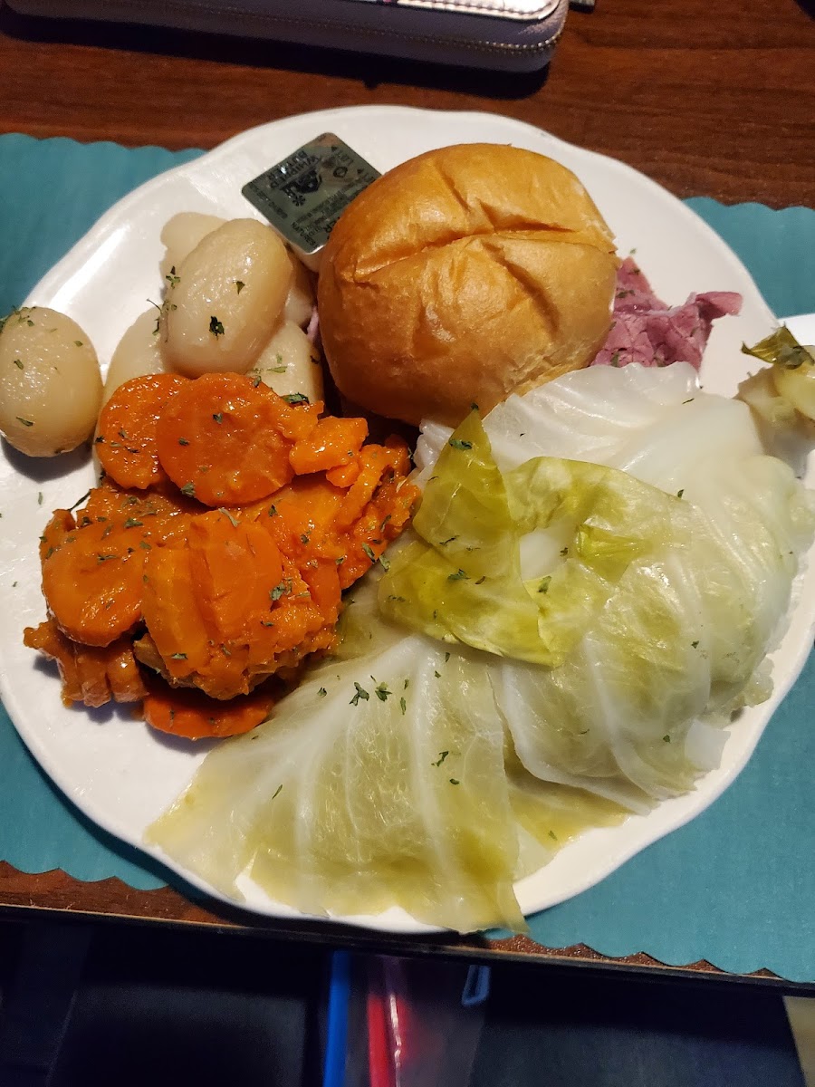 Fattie's Bar & Grill - Photo 8