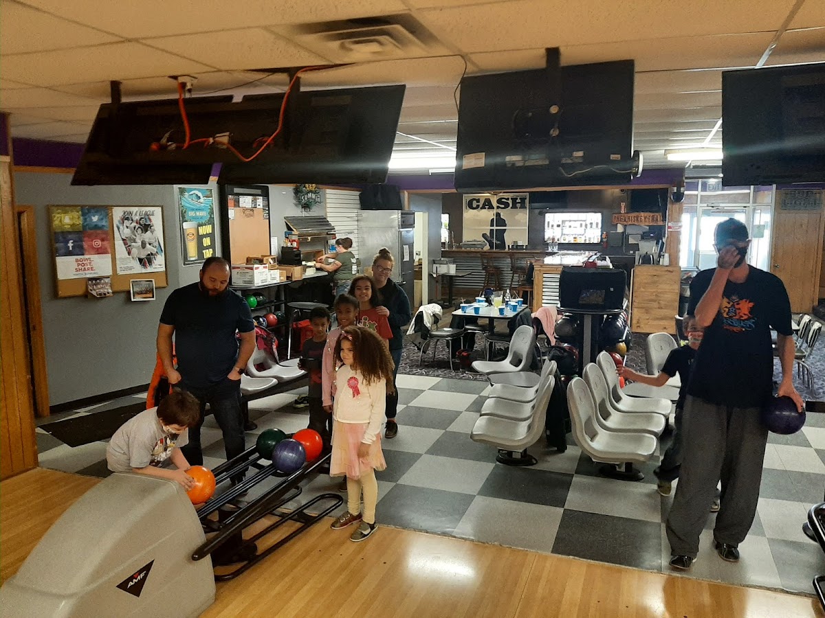 TrailHead Grill and Lanes - Photo 2