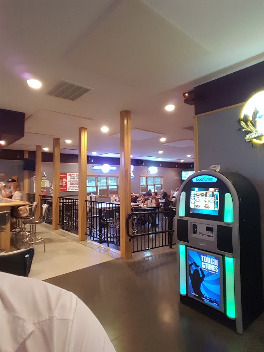 TrailHead Grill and Lanes - Photo 8