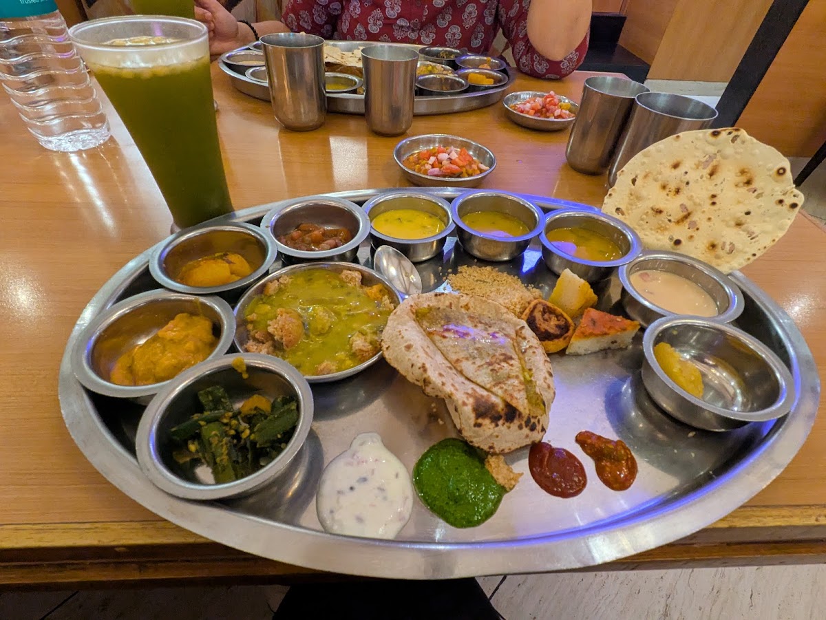 Rajdhani - Kurla - Photo 2