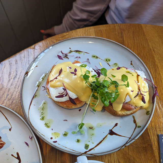 Eggs Benedict