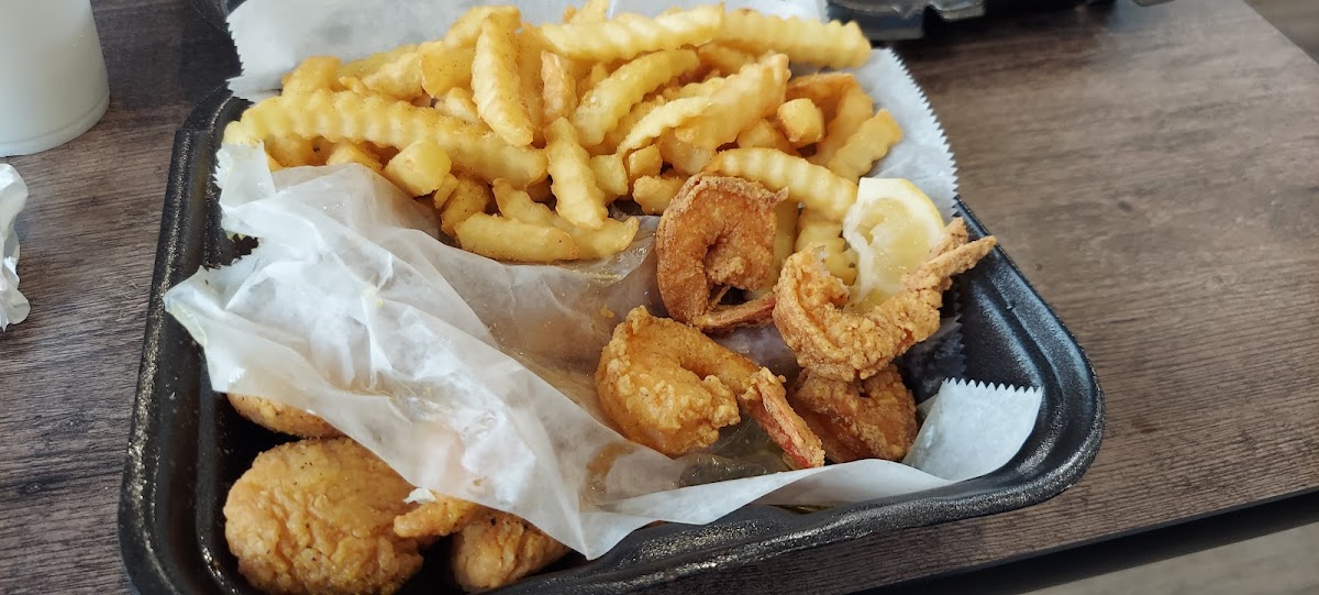 A Town Wings - 831 E Alice St - Photo 6