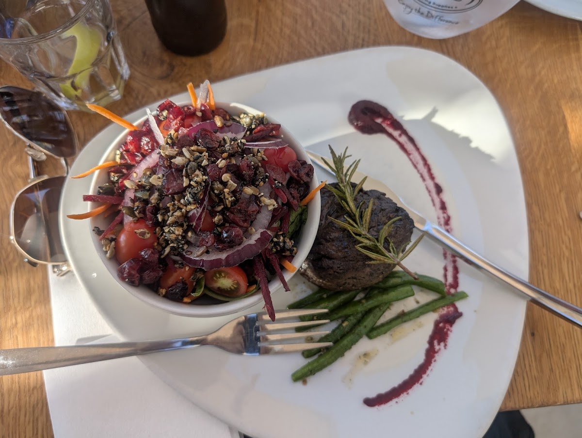 Breeze Restaurant - 7357 - Photo 3