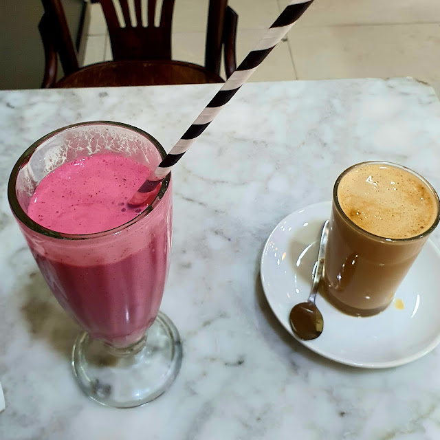 Batido de Mora Y Café Con Leche Descafeinado