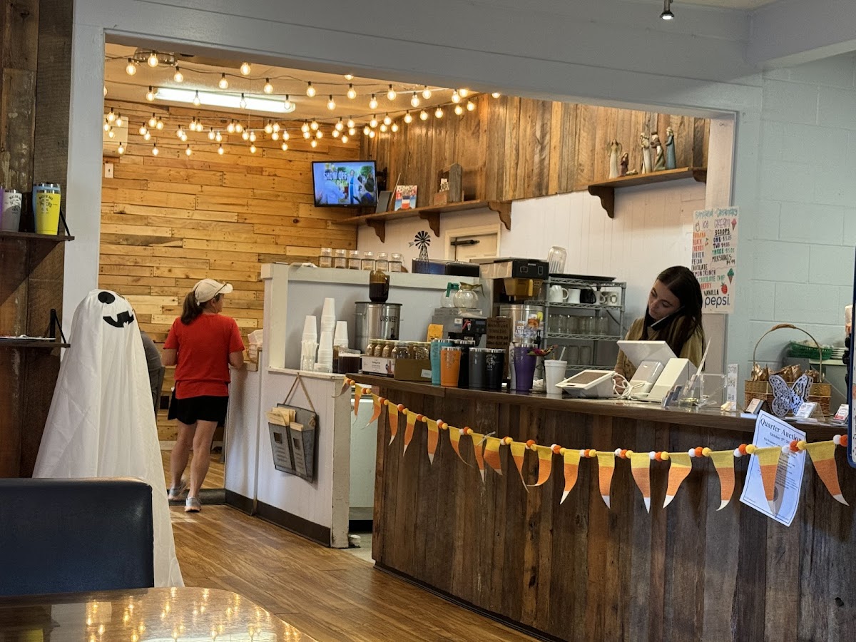 The Mason Jar Cafe - Photo 2