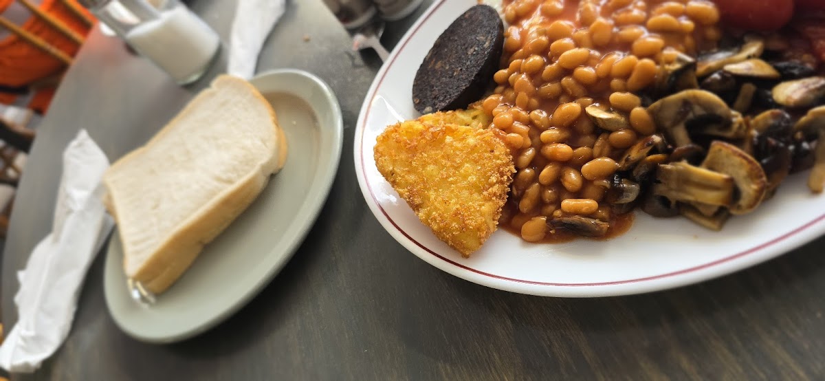 Charlie's Cafe - Caerphilly CF83 8BY - Photo 4
